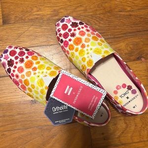 Toms Shoes -Floral-Womens sz 7